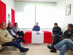 Deputado Burman conduz a reunião com trabalhistas de Santiago e Unistalda